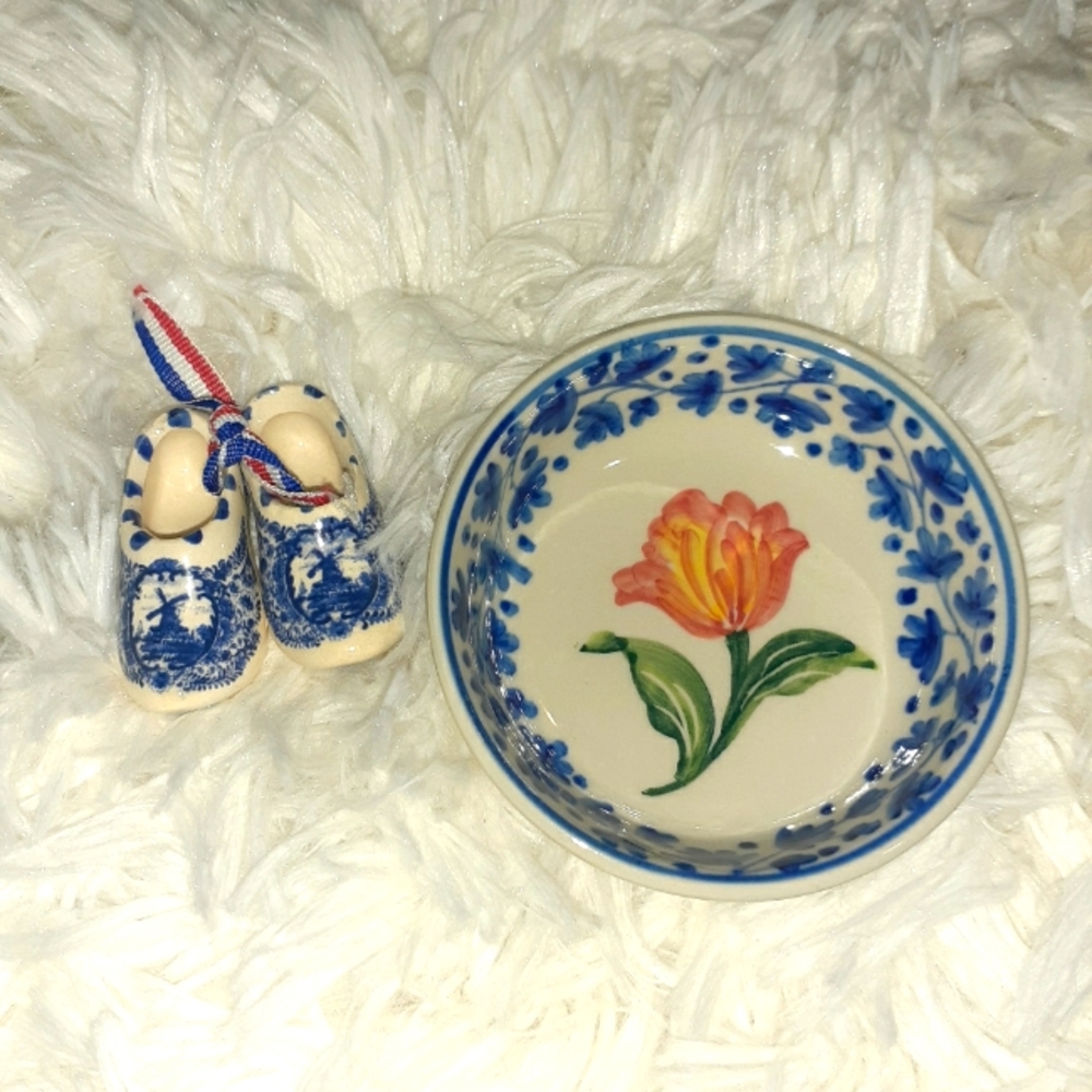 PORCELAIN Bowl and clogs Blue & White from Holland